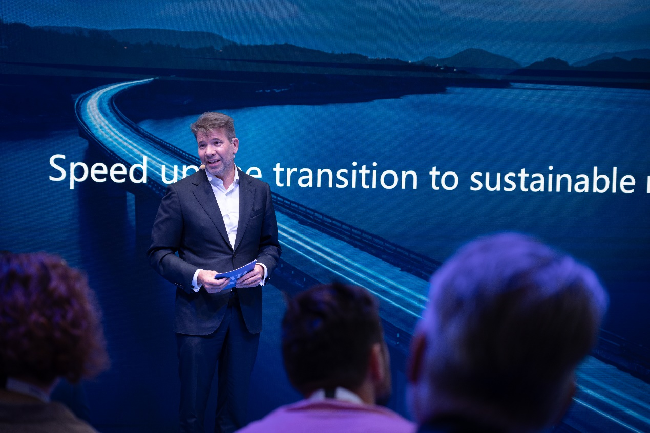 插圖一:歐洲總裁講話.png 插圖一:歐洲總裁講話.png