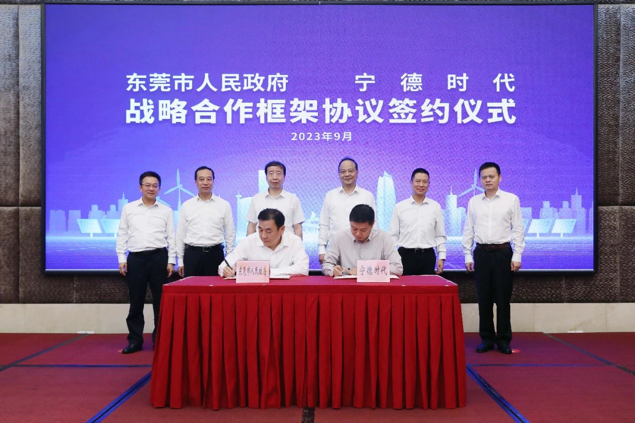 封面頭圖:簽約現場.jpg 封面頭圖:簽約現場.jpg